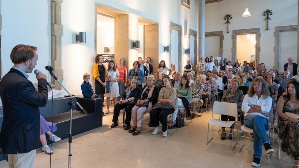 Obrazy Dalibora Matouše si lze v OGL prohlédnout až do 2. listopadu.  Foto: Matěj Kania